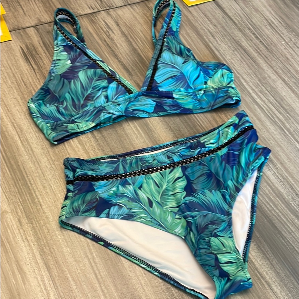 Tropical Leaf Print Bikini Set Size Small